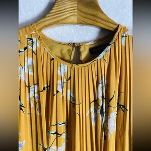 Banana Republic Women Maxi Dress XS Yellow Floral Pleated Belt Flowy Boho Bright